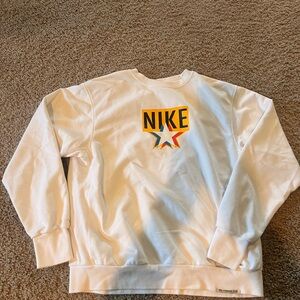 Nike White Dri-FIT crewneck Sweatshirt - Men’s Medium